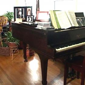 EWS piano